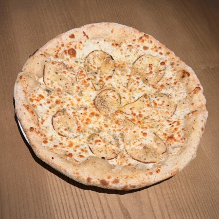 Пицца "С грушей и сыром Горгонзола"