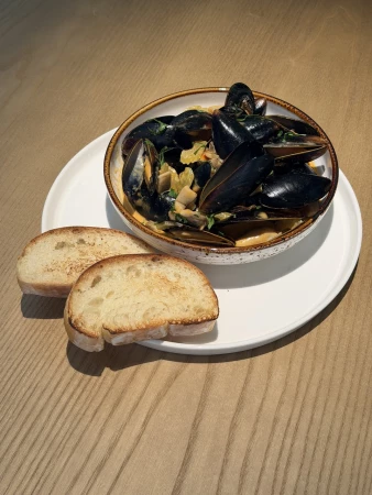 Мидии Том ям