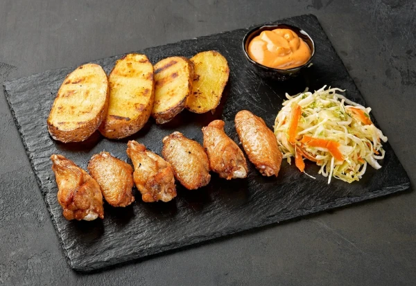Ланч с куриными крыльями