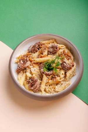 Паста качо-о-пепе с ростбиф