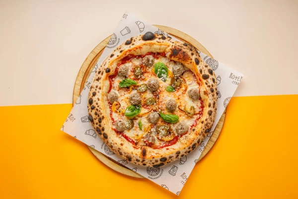 Пицца с фрикадельками