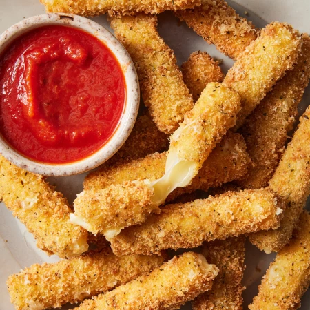 Сырные палочки с соусом