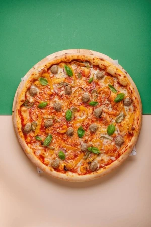 Пицца с фрикадельками