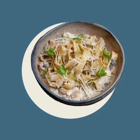 Паста с курицей и грибами
