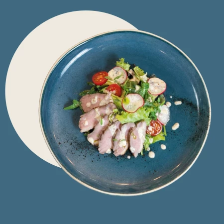 Салат с уткой и соусом гамадари