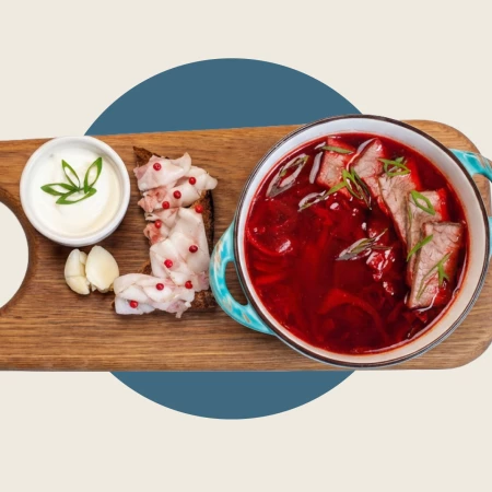 Борщ с говядиной, салом и бородинской гренкой