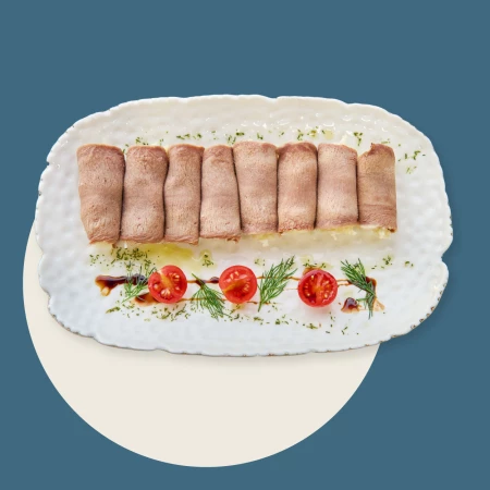 Рулетики из языка с сыром и чесноком