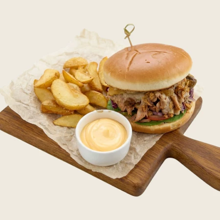 Бургер с рванной свининой