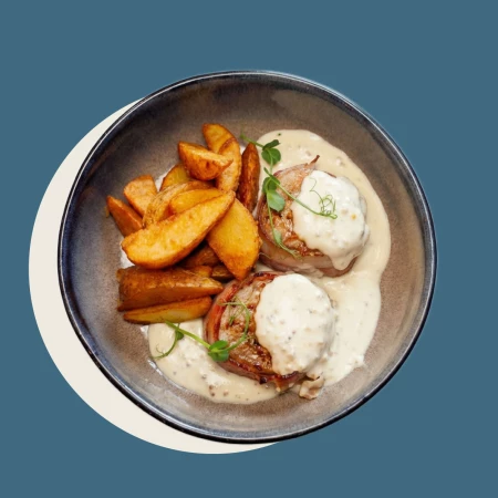 Медальоны из свинины в беконе в сливочно-горчичном соусе