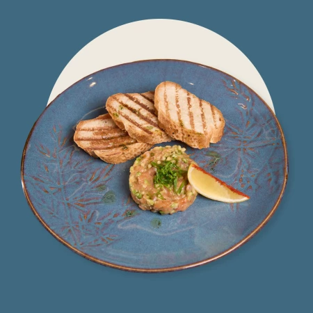 Тар-тар из лосося и авокадо