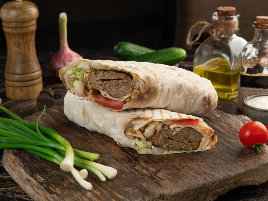 Люля-кебаб из говядины в лаваше