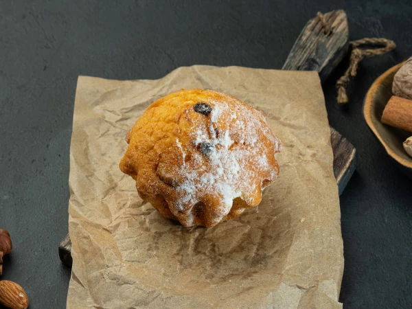 Кекс с изюмом