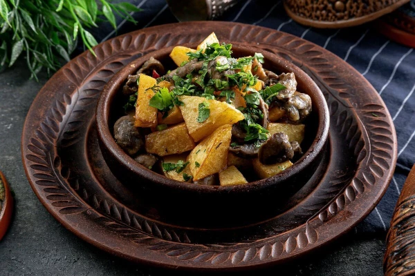 Жаркое из картофеля, грибов и говядины