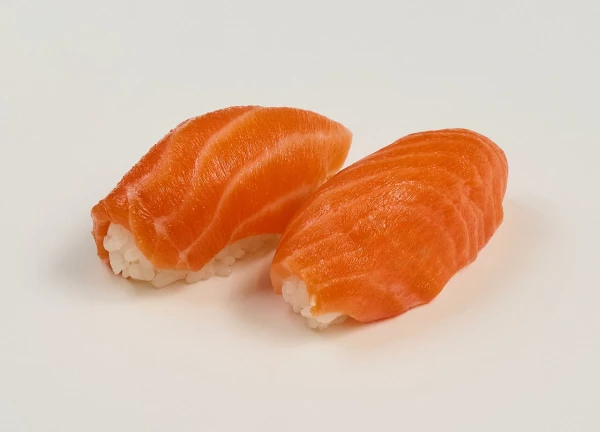 Суши с лососем