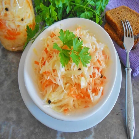 Капуста маринованая с огурцом 100 г