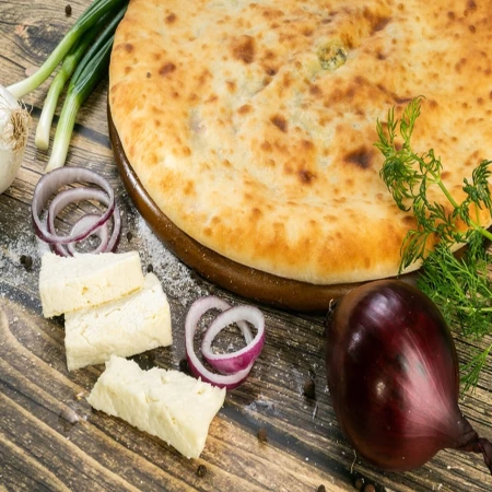 Пирог осетинский с зелёным луком, сыром и яйцом1 кг