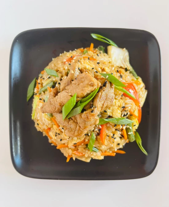 Рис жареный со свининой