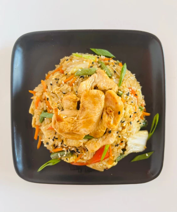 Рис жареный с курицей