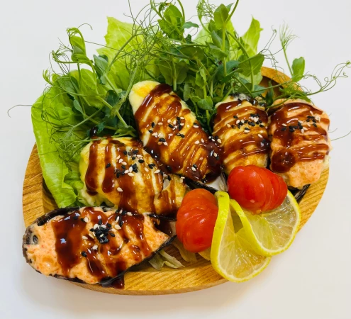 Мидии запеченные на створках