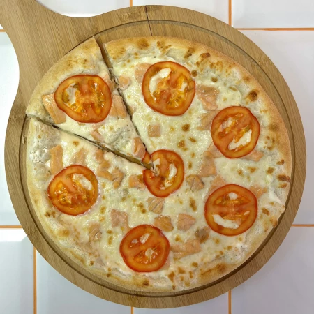 пицца с лососем