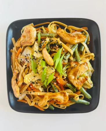 Лапша рисовая с курицей