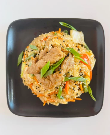 Рис жареный со свининой