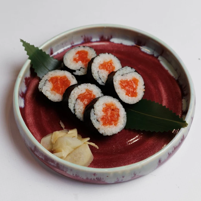 Маки с лососем 110 гр