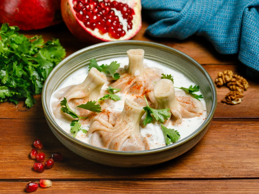 Мини хинкали с чахохбили и мацони