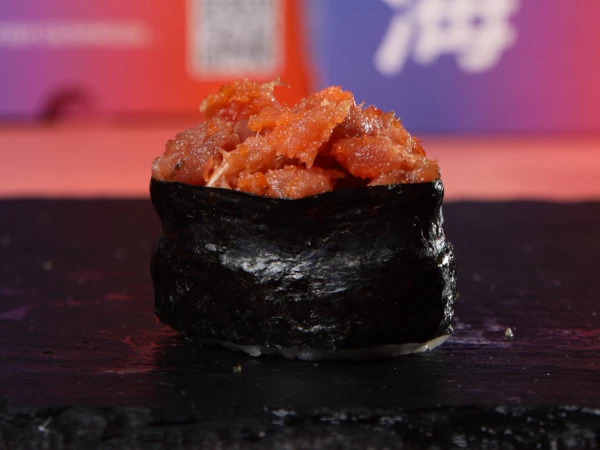 Гункан с тунцом  спайси 