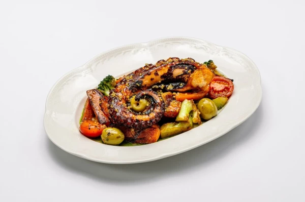 Осьминог с овощами