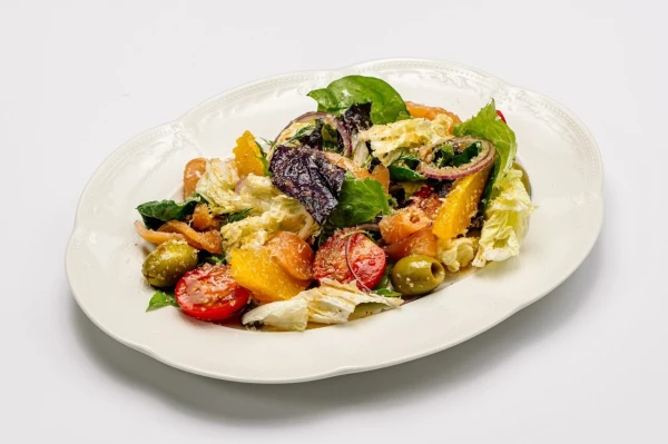 Салат с лососем и апельсинами