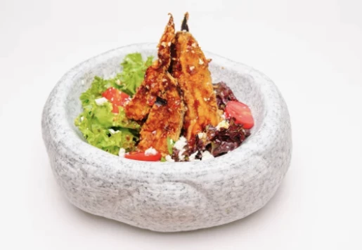 Салат с хрустящими баклажанами