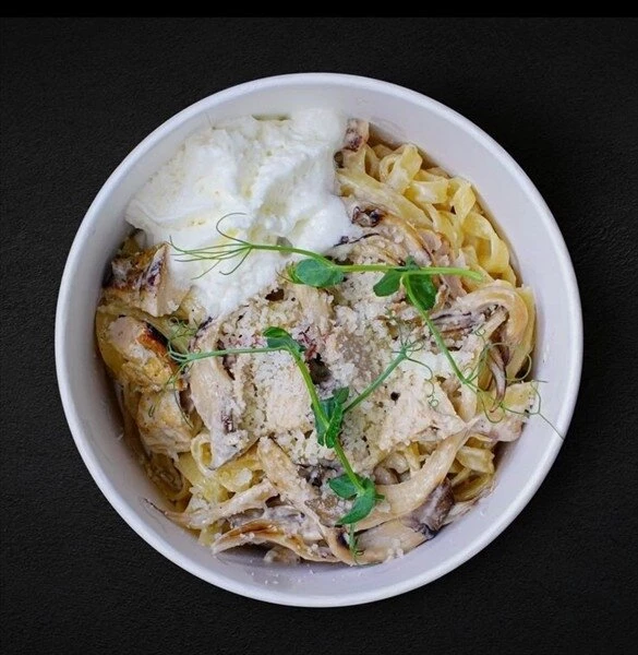 Паста с вешенками и куриной грудкой 