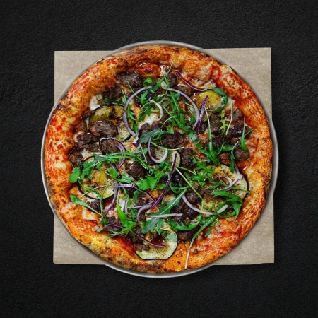 С барашком и гранатовым соусом пицца