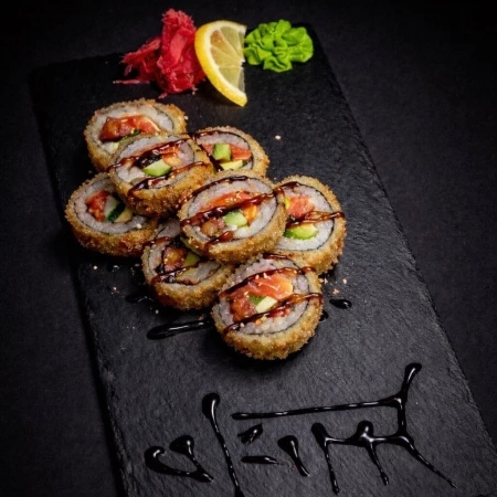 Ролл темпура лосось