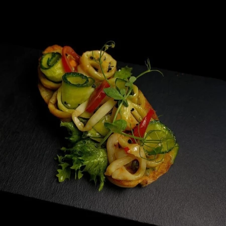 Брускетта кальмар