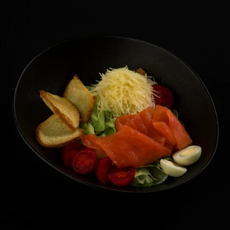 Салат "Цезарь" с лососем