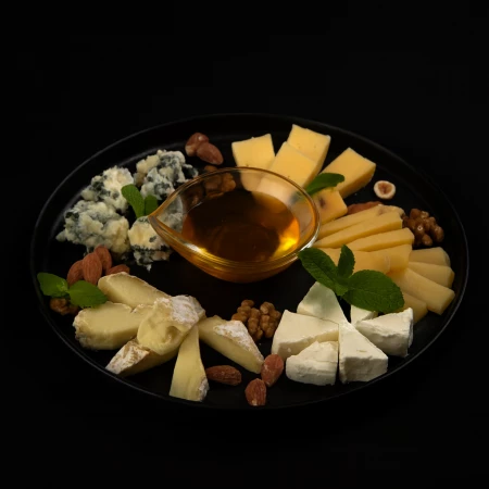 Тарелка сырная