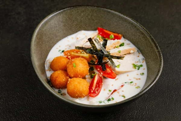 Сырный рамен с курицей