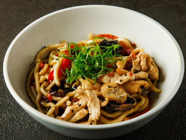 Удон перечный с курицей