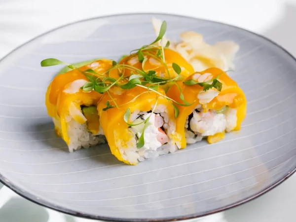 С креветками и манго 4 шт