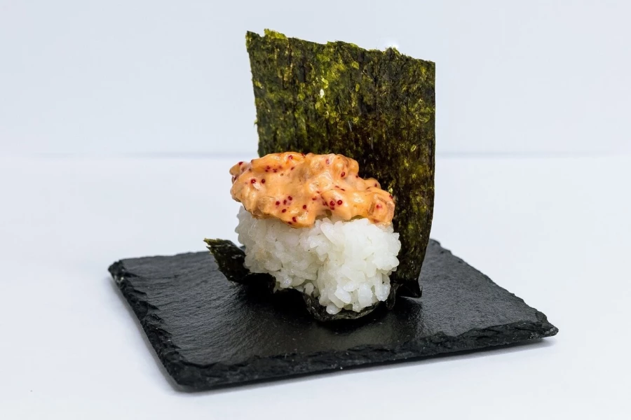 Гункан с тунцом 