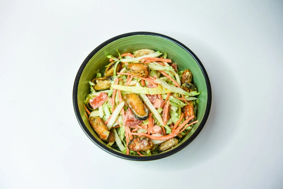 Салат с мидиями