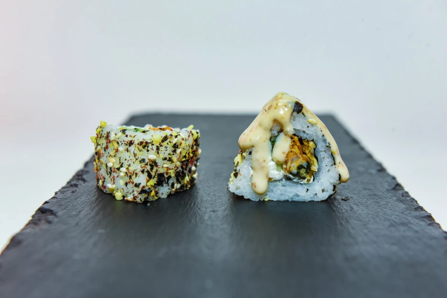 Ролл мидии орех