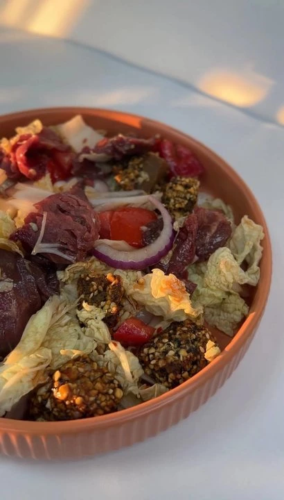 Салат с баклажанами и ростбифом 