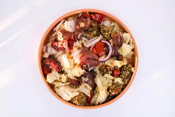 Салат с баклажанами и ростбифом 