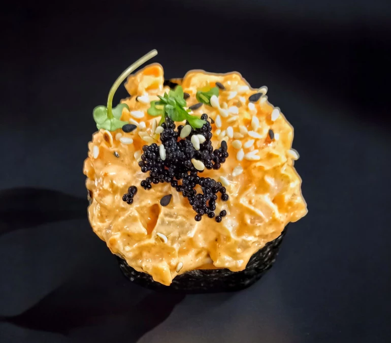 Гункан с кальмаром