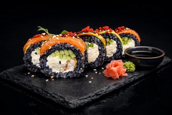 Блек с лососем и авокадо