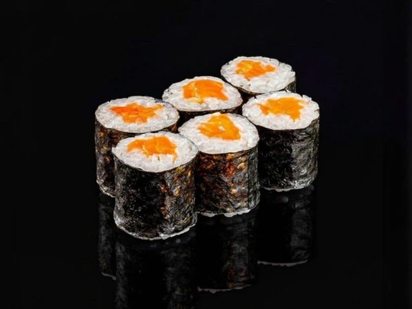 Маки с лососем