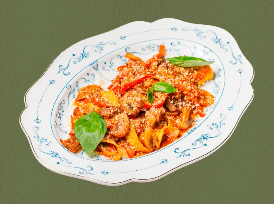 Паппарделле с телятиной в томатном соусе